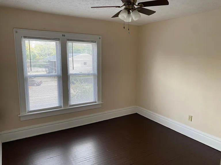 433 E Oakland Ave — Photo 10