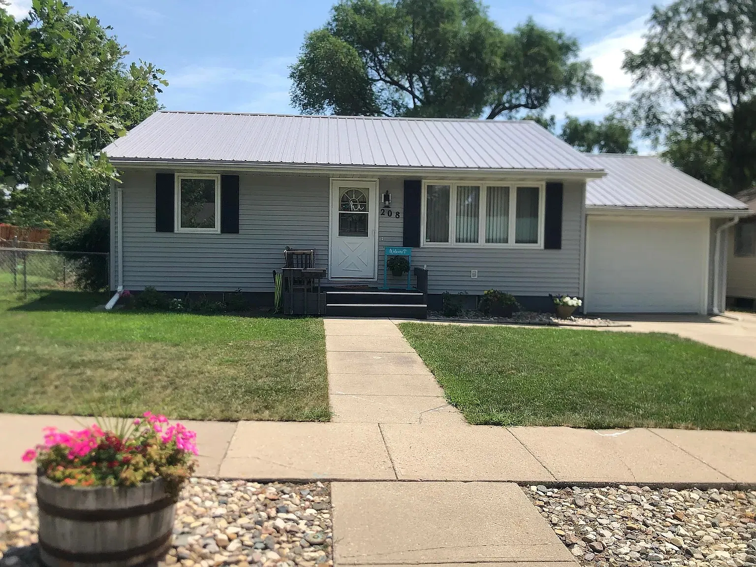 208 N Tyler Ave — Photo 1