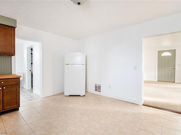 5th image of 416 N Cedar Ave