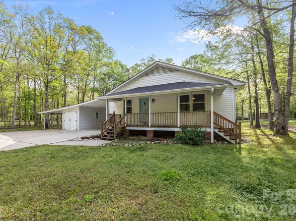 5801 Lindenwood Dr, Matthews, NC 28104