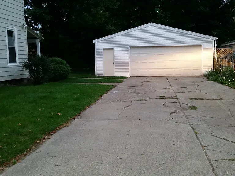 113 Woodward St — Photo 17