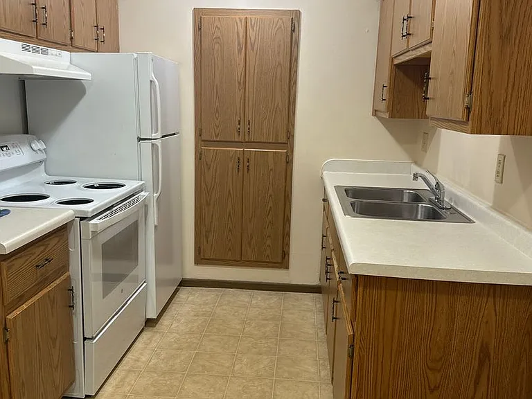 Brookside Apartments — Photo 8
