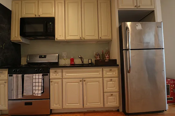 Rented by Compass | media 33