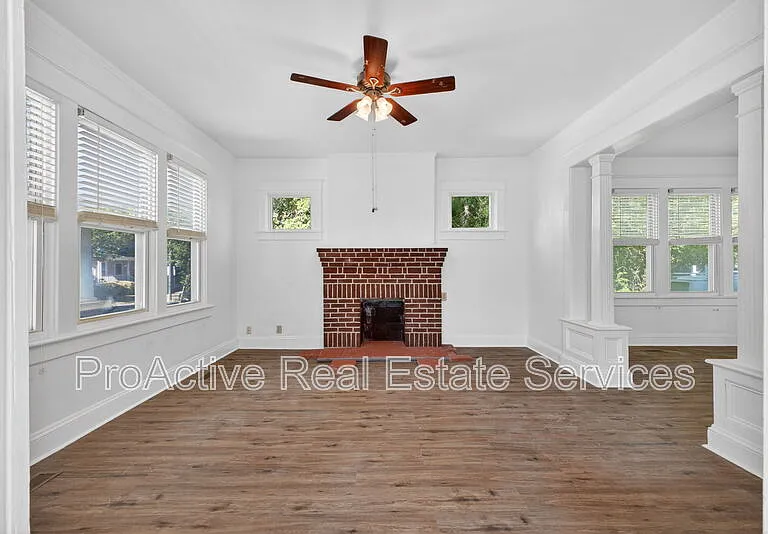 1008 Grayson St — Photo 6