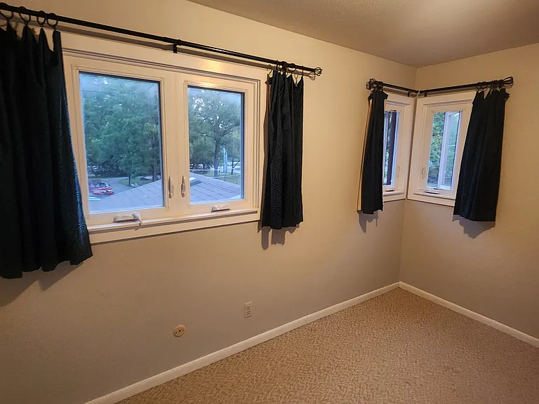Chalmers Dr — Photo 14