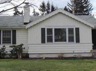 901 S Grosvenor Rd, Rochester, NY 14618