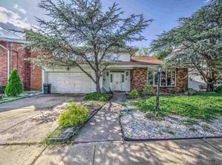 658 Chestnut Pl, Secaucus, NJ 07094