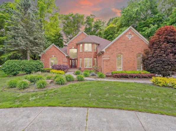 50565 Otter Creek Dr, Shelby Township, MI 48317