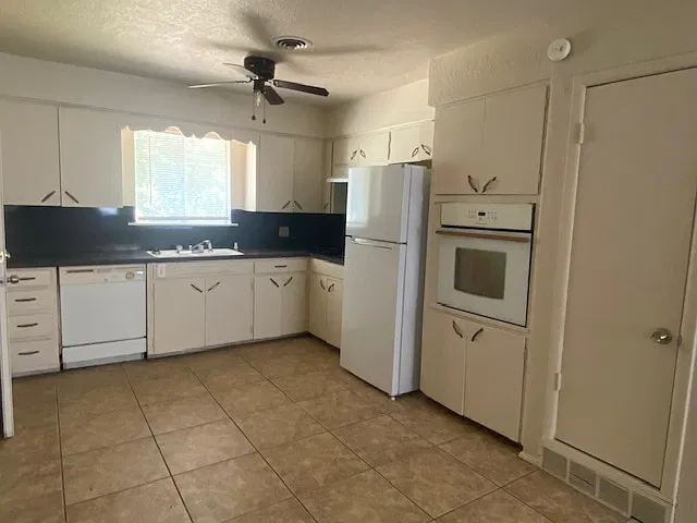 3 bed, 1215 sqft, $1,045 — Photo 4