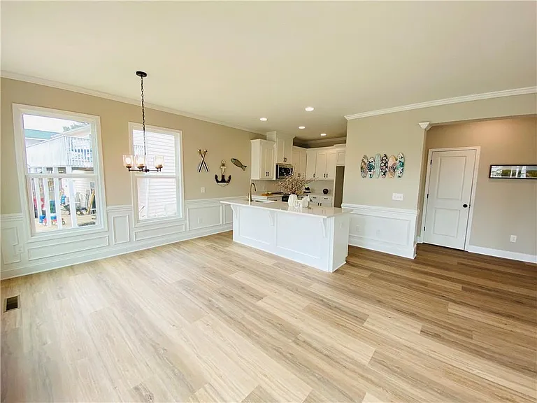 6960 Diana Cir — Photo 16