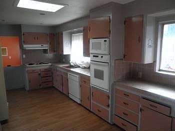 2nd image of 906 McFarlane Ave