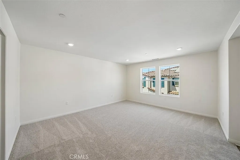 3 bed, 2.5 bath, 1555 sqft, $3,400 — Photo 4