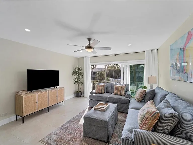 500 S Washington Dr #18B — Photo 16