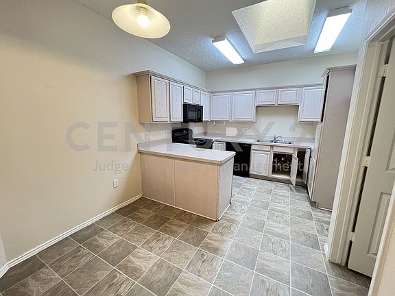 4th image of 2416 Wildwood Ln