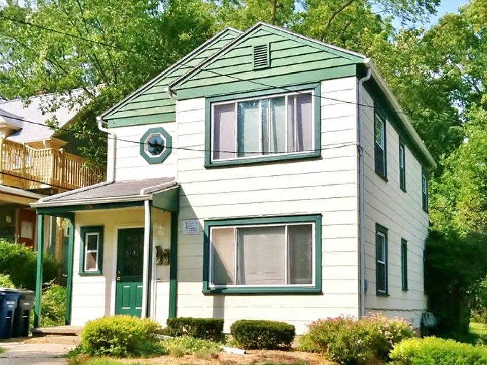 606 W Summit St #2