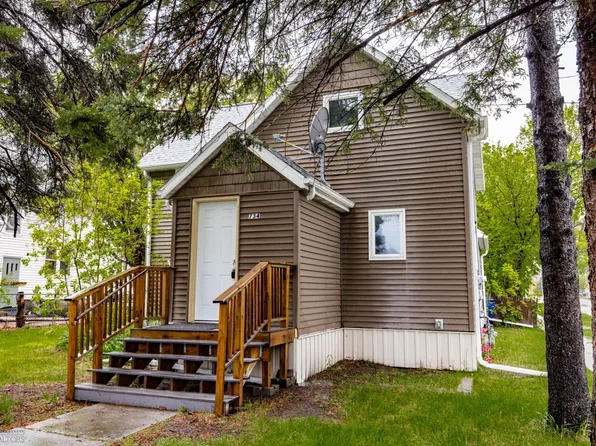734 College St N, Fargo, ND 58102