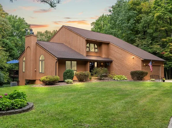 3421 Griffin Rd, Syracuse, NY 13215