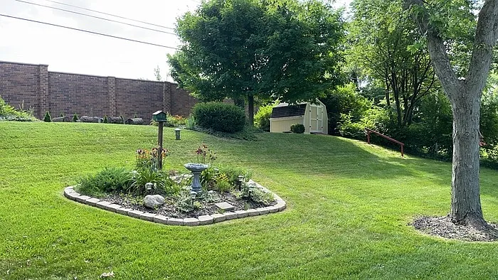 3 bed, 2.0 bath, 1588 sqft, $2,000 — Photo 4
