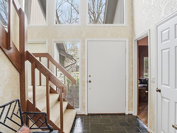 5th image of 29633 Shelbourne Rd