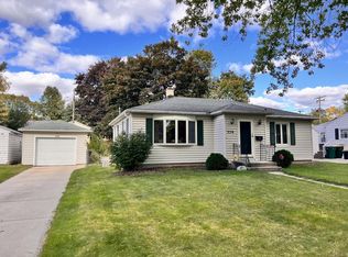 330 Hillcrest Dr, Fort Atkinson, WI 53538