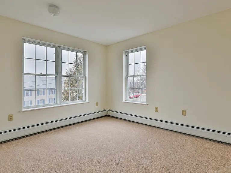 195 Eastern Ave — Photo 32