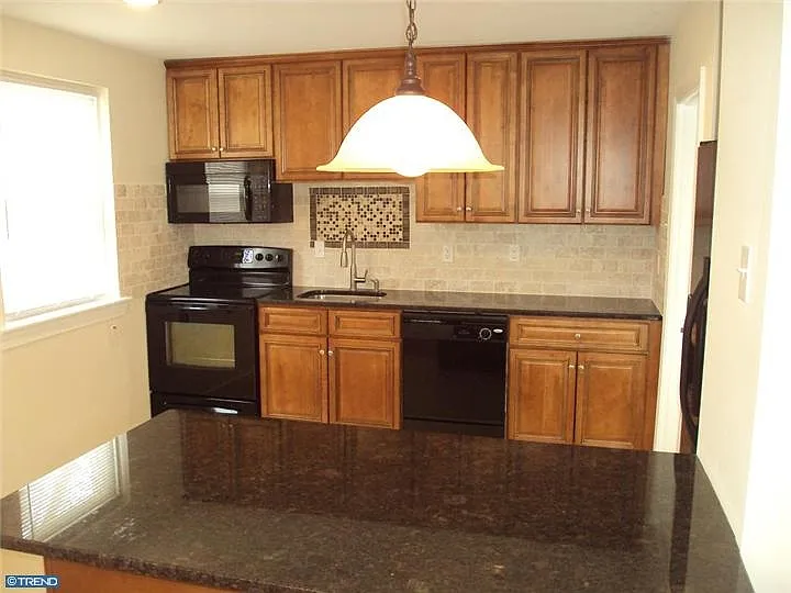 923 Winder Dr photo 1