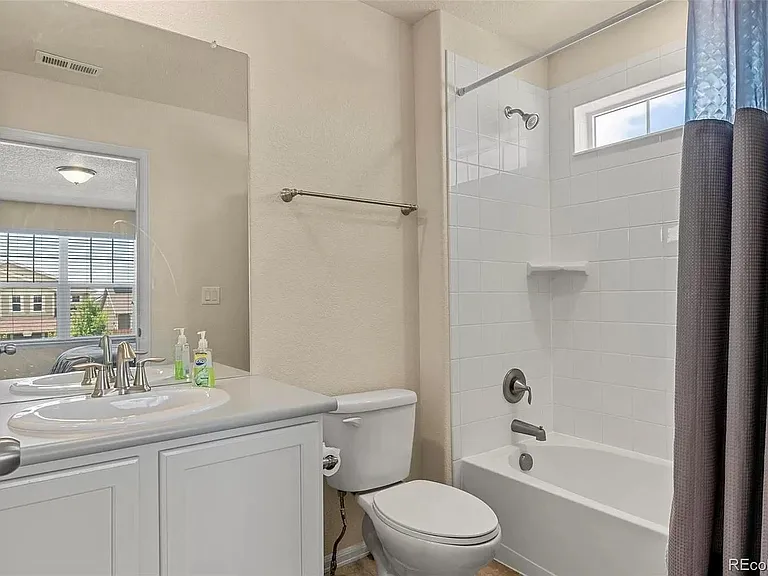 16077 Elizabeth St — Photo 13