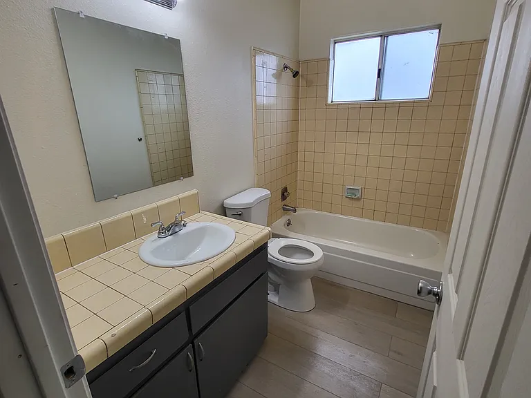 1214 E Clinton Ave #201 — Photo 8