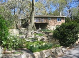 31 Pleasant Rd, Lake Peekskill, NY 10537