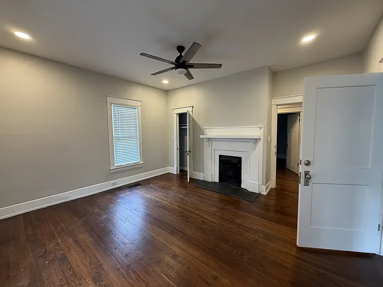 1018 N Maple St — Photo 2