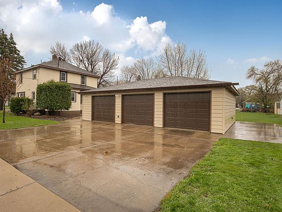3rd image of 35 1st Ave NE