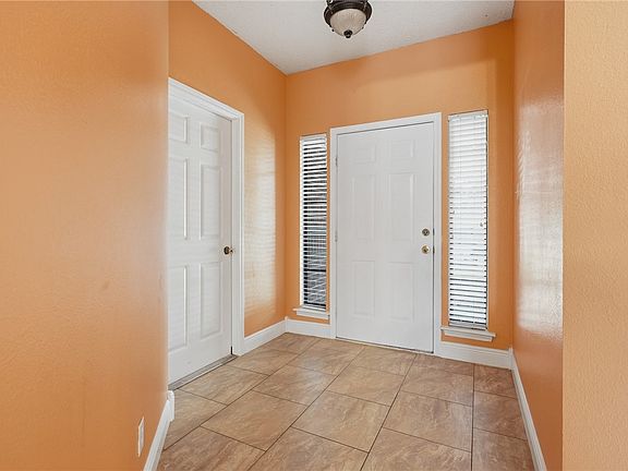 4th image of 2982 Lakeview East Dr
