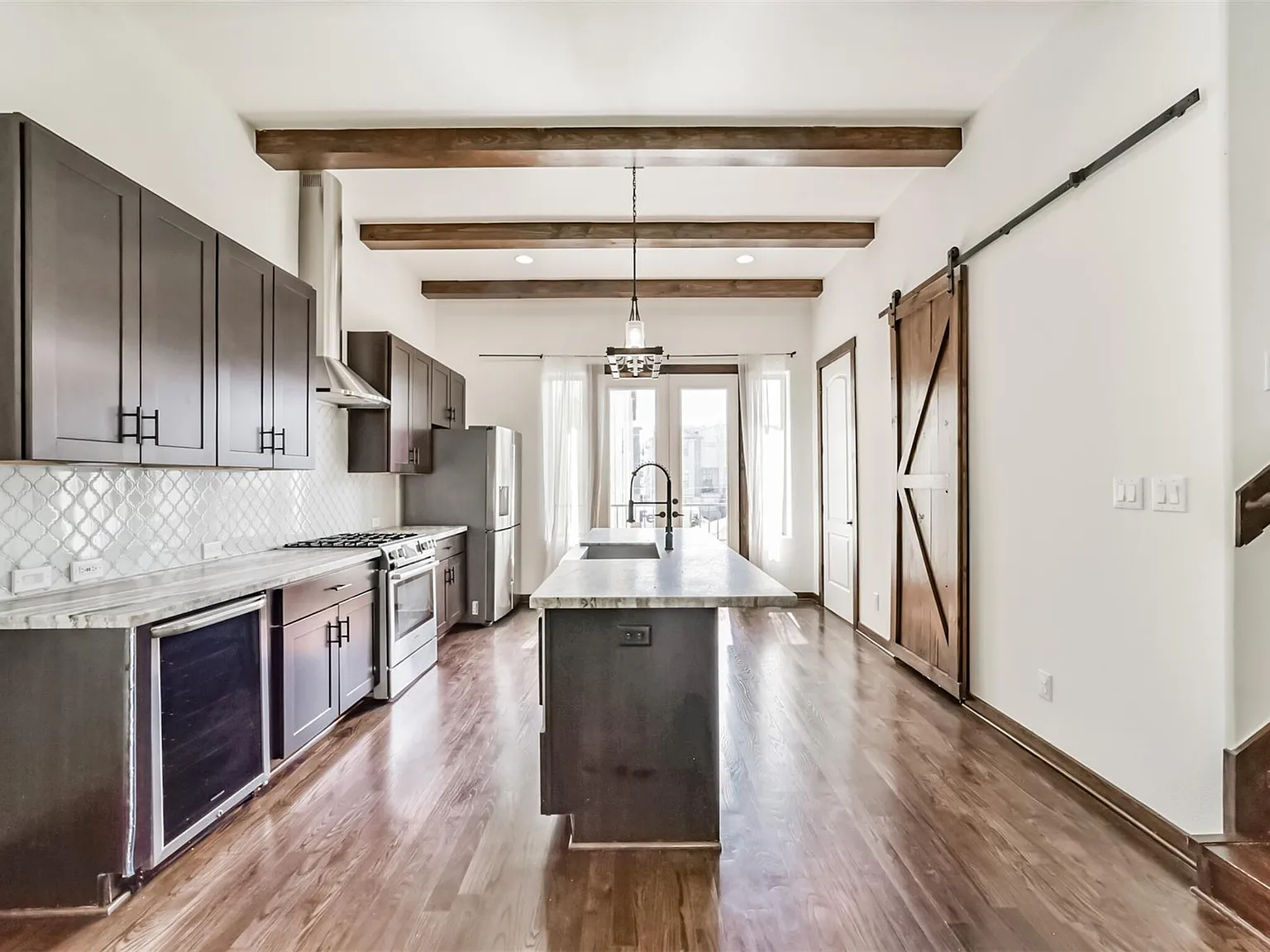 3 bed, 3.5 bath, 2308 sqft, $3,200 — Photo 3