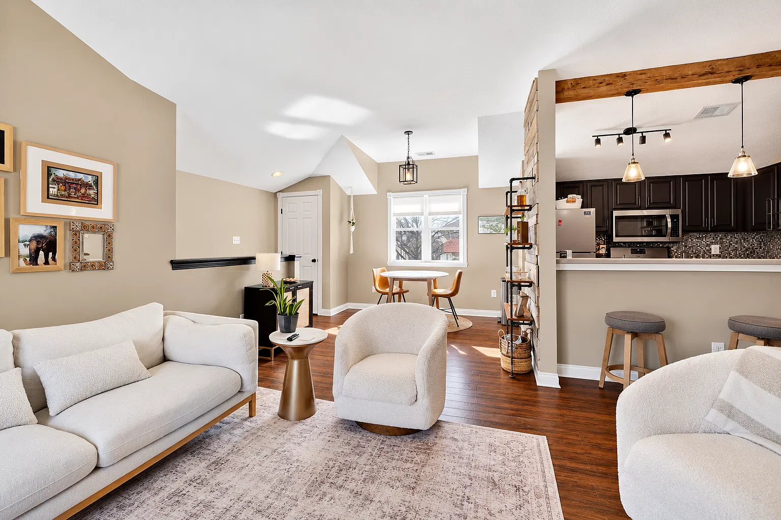 1 bed, 861 sqft, $1,350 — Photo 4