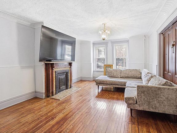3rd image of 1222 Decatur St