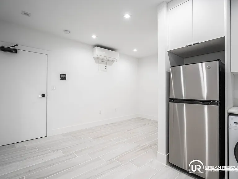 960 Jefferson Ave #203 — Photo 16