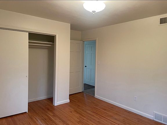 3rd image of 2621 Whitegate Dr
