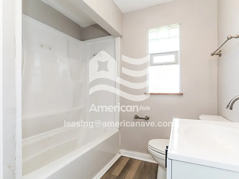 619606_007_bathroom_12.jpg