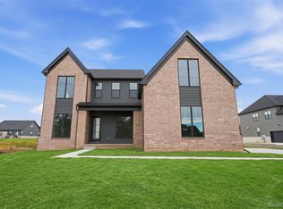 2417 Provencal Dr, Commerce Township, MI 48382