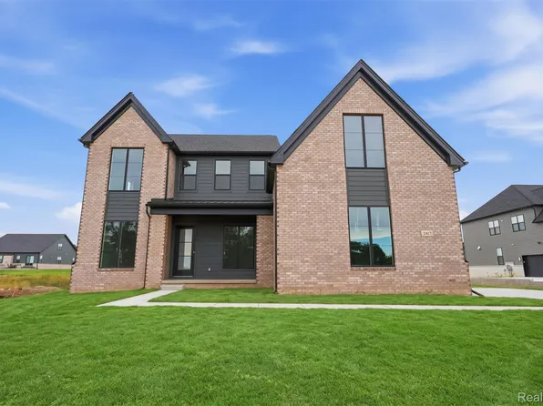2417 Provencal Dr, Commerce Township, MI 48382