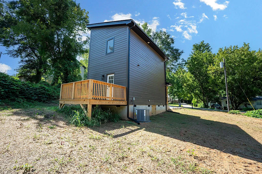 2 bed, 1.5 bath, 794 sqft, $1,300 — Photo 3