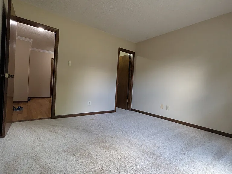 210 Wells Fargo Dr — Photo 20