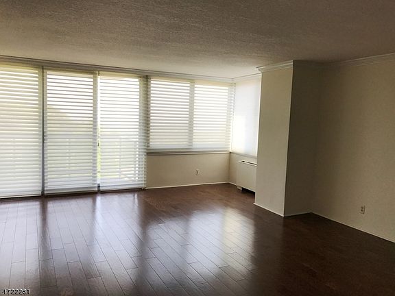 2nd image of 1 Claridge Dr APT 817