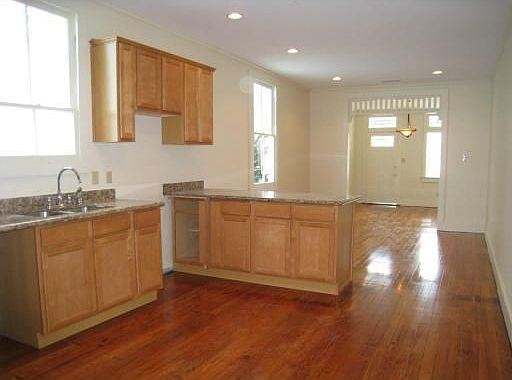 3rd image of 323 S Genois St