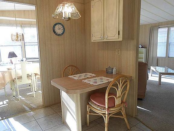 3rd image of 19 Sea Fern Dr