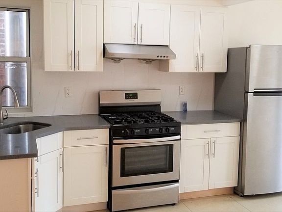 3rd image of 430 39th St #2A