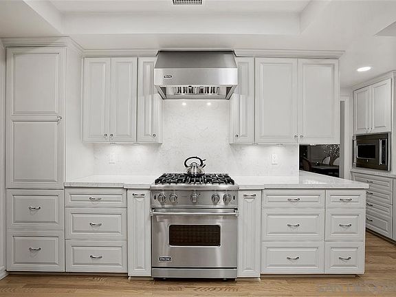 5th image of 3325 Whittier St