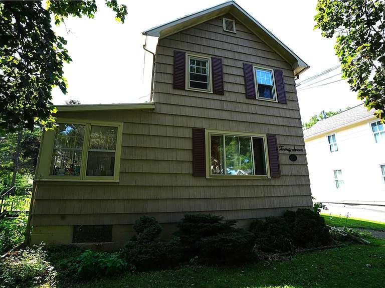 27 Boughton Ave — Photo 2