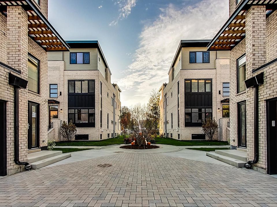 1st image of 2245 N Rockwell St #3