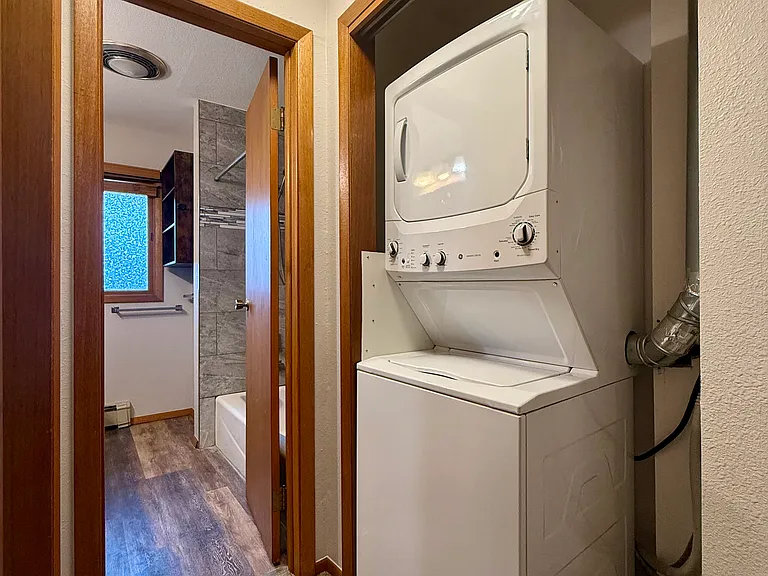 Laundry : bathroom